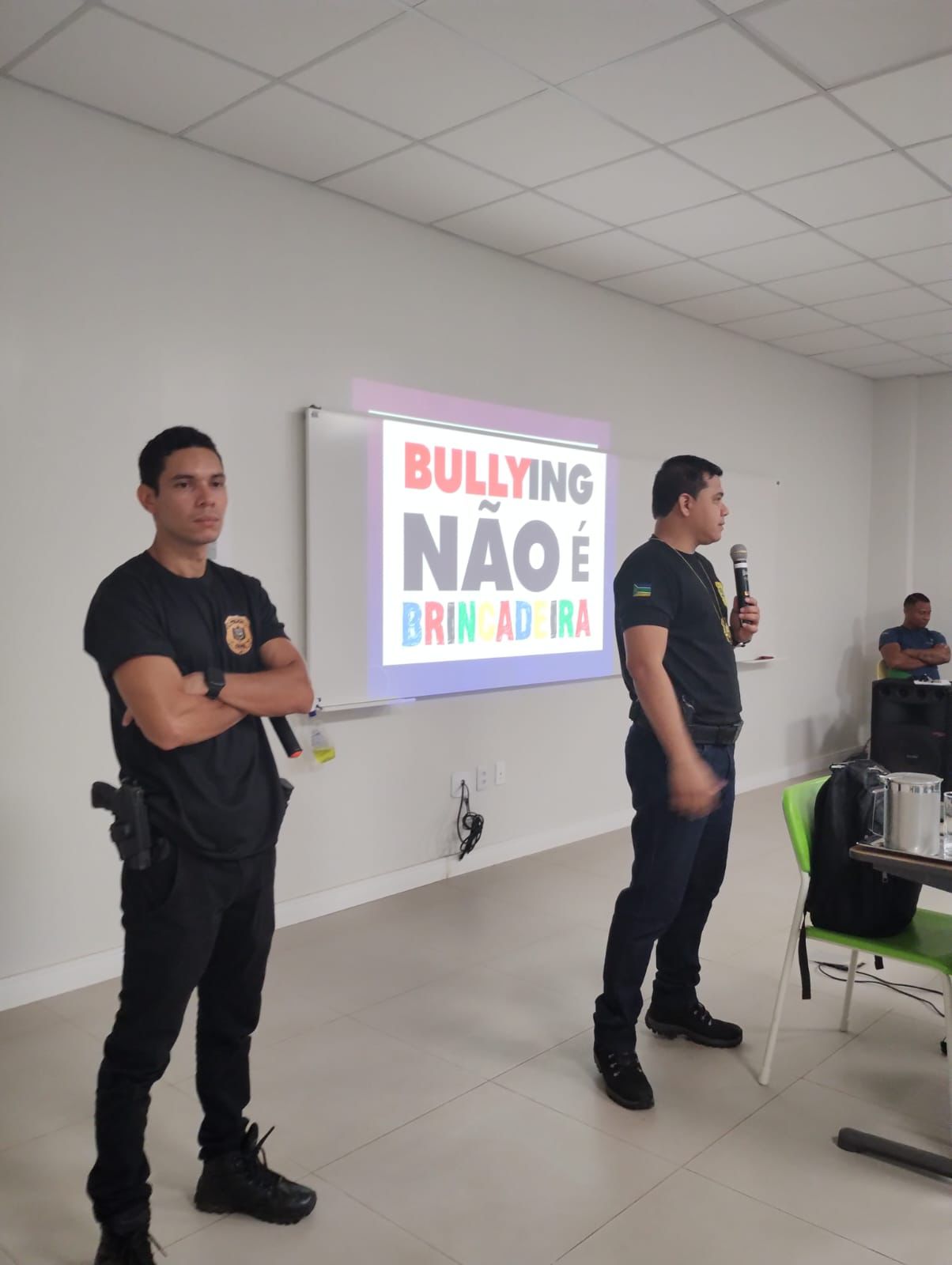 EM MACAPÁ, POLICIAIS CIVIS MINISTRAM PALESTRA SOBRE BULLYING E VIOLÊNCIA NO CONTEXTO ESCOLAR